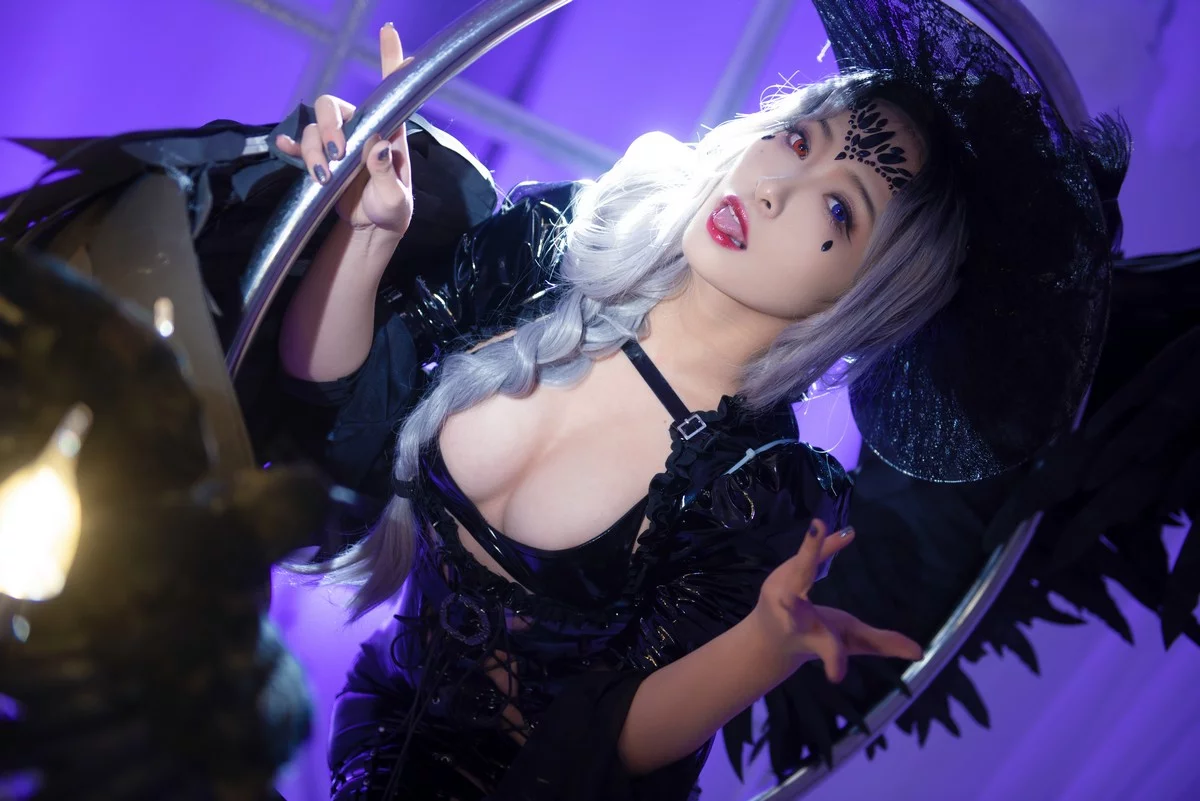 动漫博主洛璃LoLiSAMA魔女莉莉丝主题性感黑色皮质连衣长裙秀完美身材诱惑写真74P