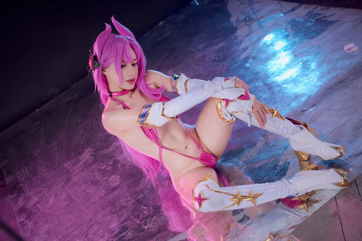 网络美女PingPing-Star Guardian Kai'Sa主题性感红色情趣内衣秀惹火身材诱惑写真72P