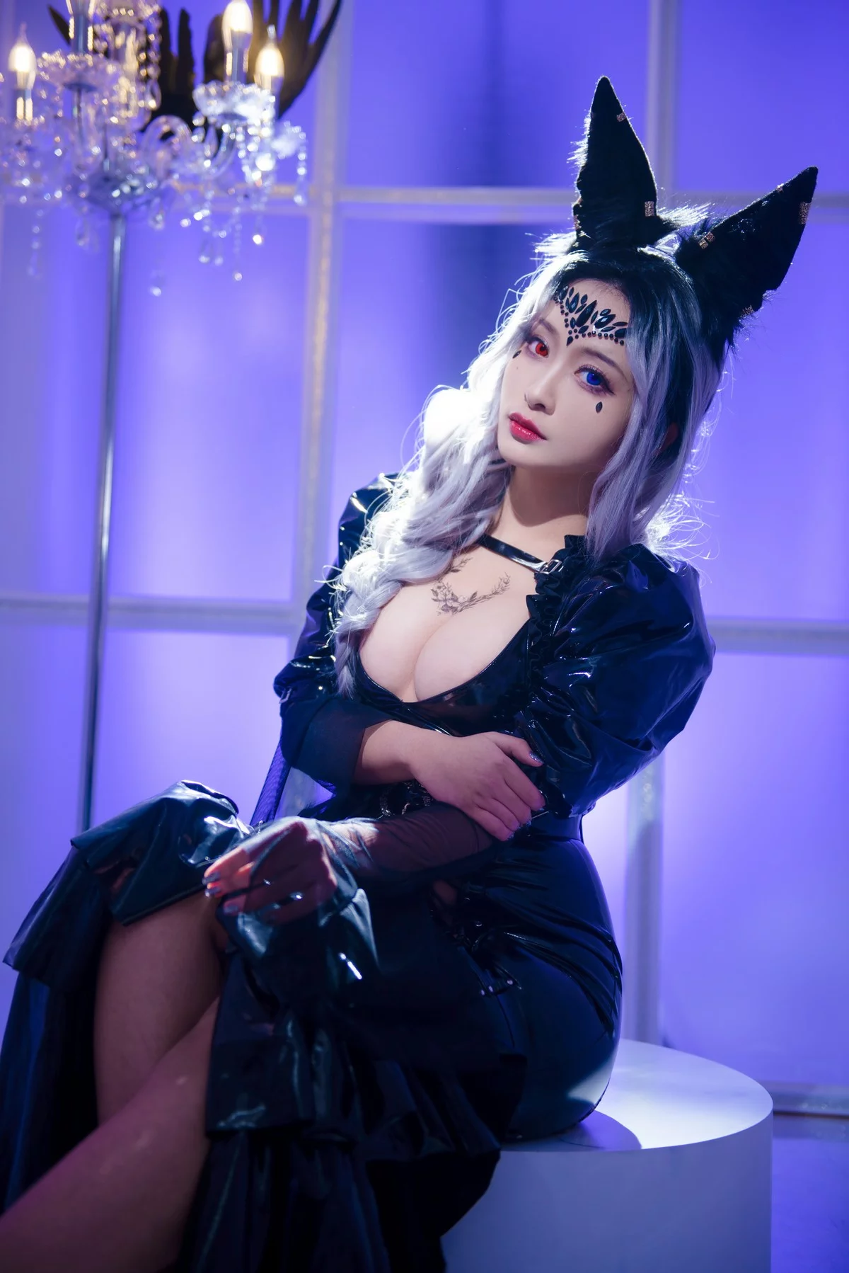 动漫博主洛璃LoLiSAMA魔女莉莉丝主题性感黑色皮质连衣长裙秀完美身材诱惑写真74P