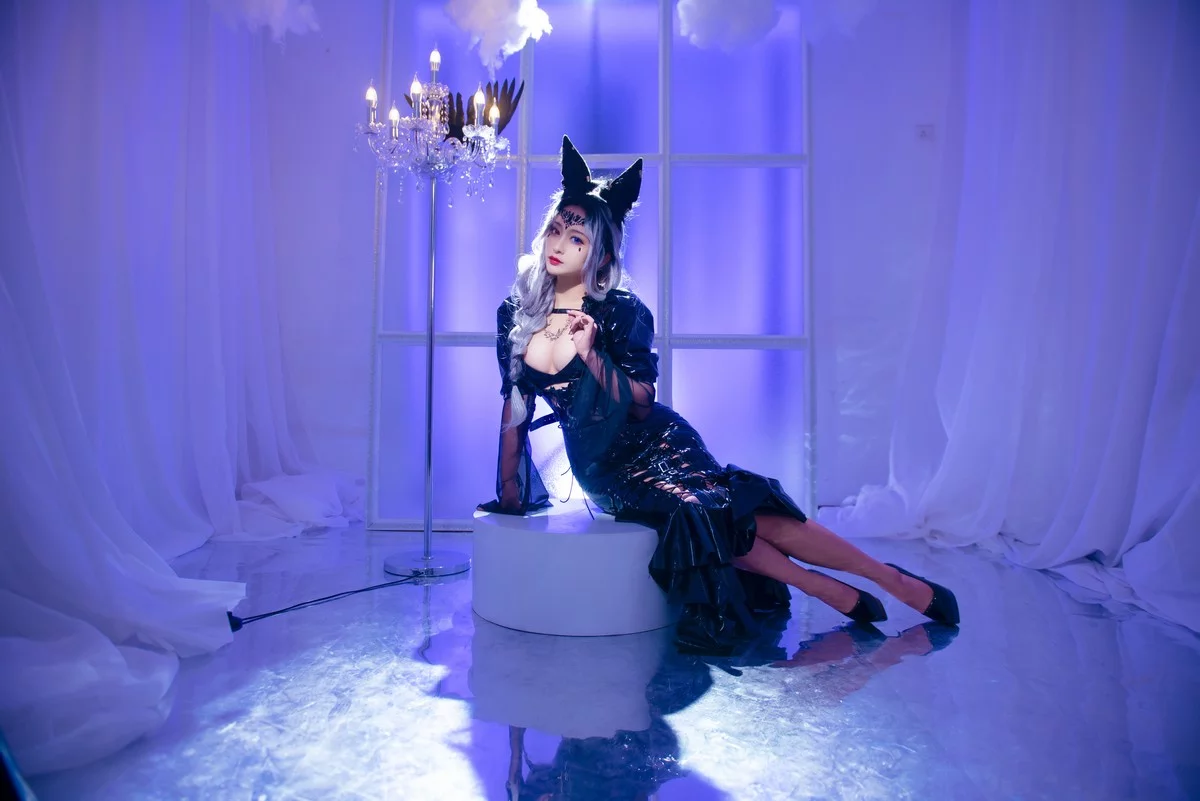 动漫博主洛璃LoLiSAMA魔女莉莉丝主题性感黑色皮质连衣长裙秀完美身材诱惑写真74P