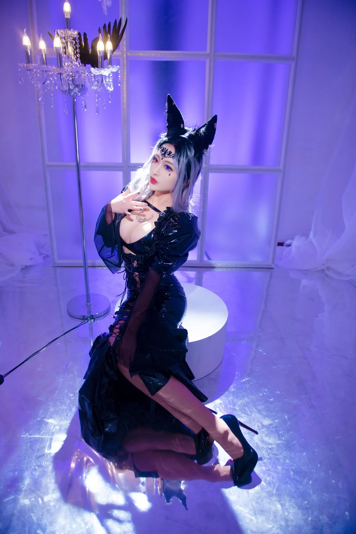 动漫博主洛璃LoLiSAMA魔女莉莉丝主题性感黑色皮质连衣长裙秀完美身材诱惑写真74P