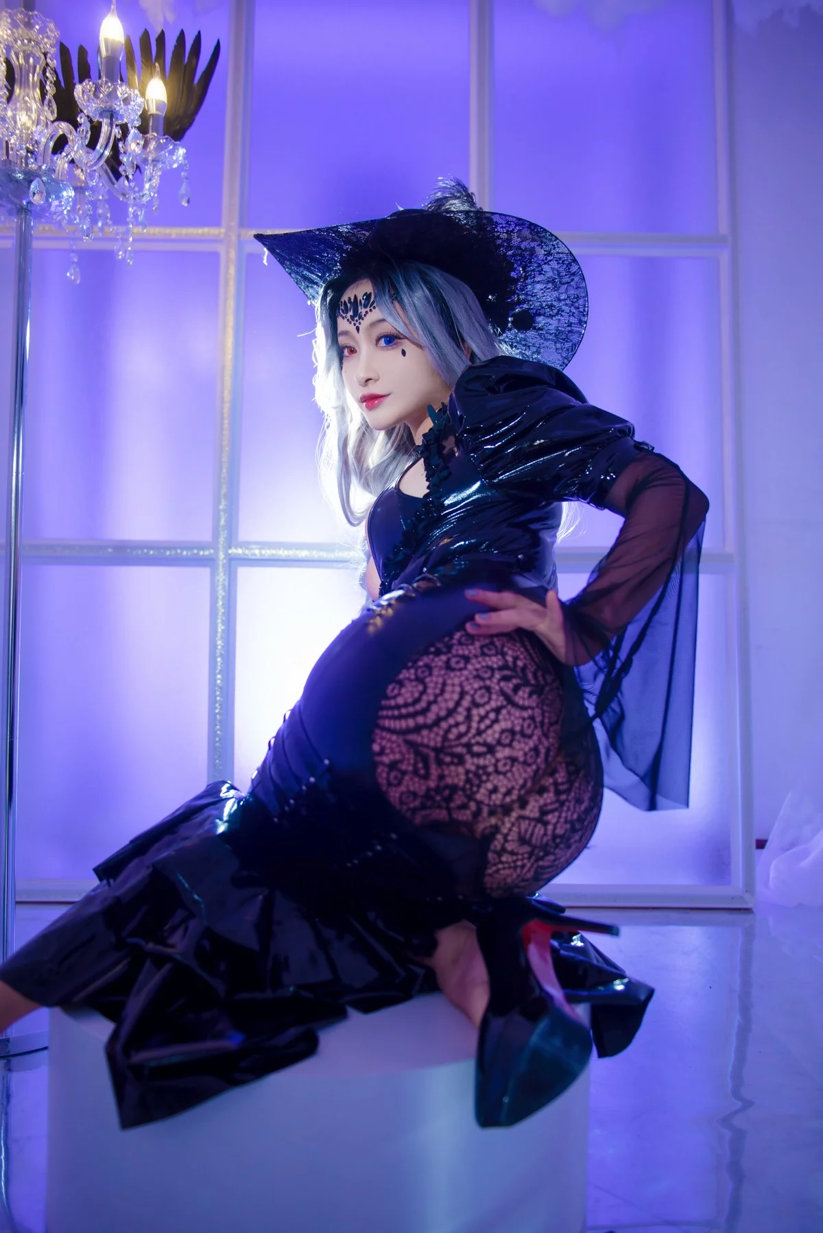 动漫博主洛璃LoLiSAMA魔女莉莉丝主题性感黑色皮质连衣长裙秀完美身材诱惑写真74P