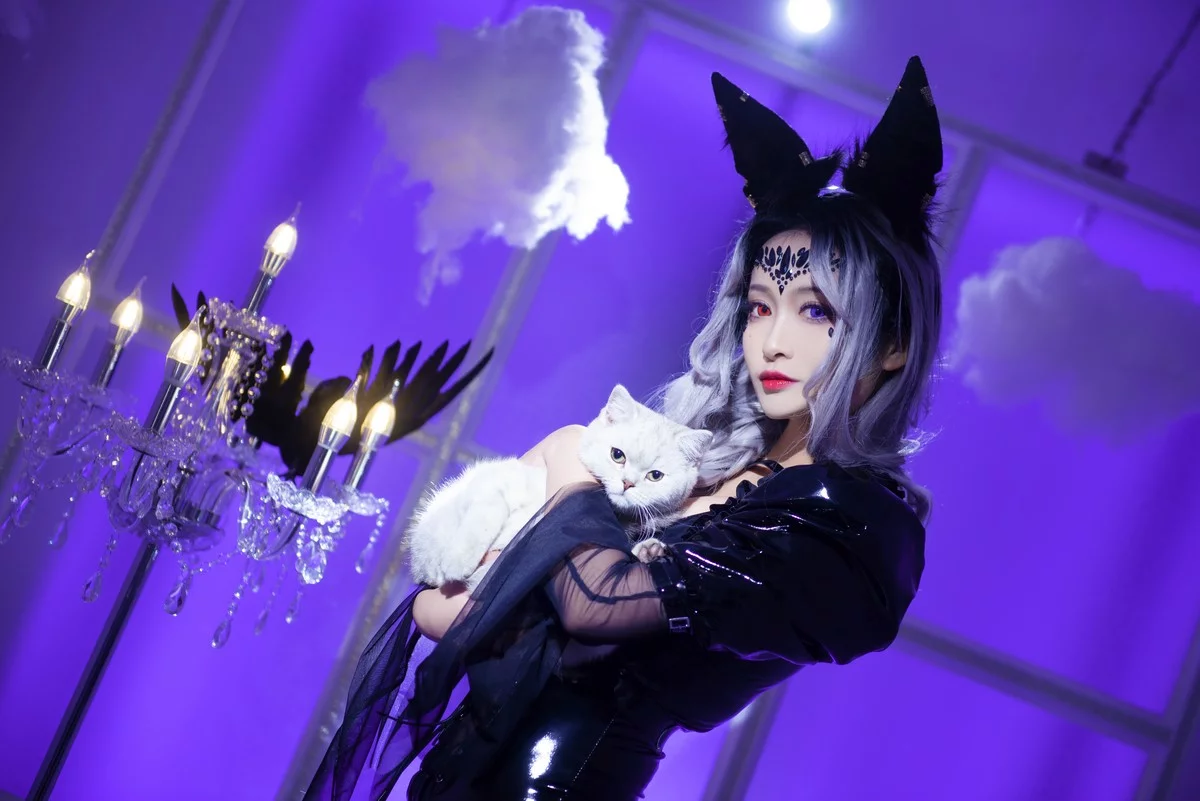 动漫博主洛璃LoLiSAMA魔女莉莉丝主题性感黑色皮质连衣长裙秀完美身材诱惑写真74P