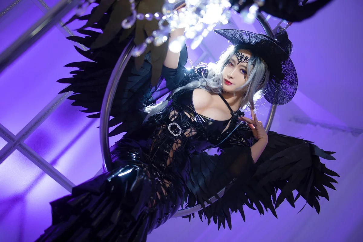 动漫博主洛璃LoLiSAMA魔女莉莉丝主题性感黑色皮质连衣长裙秀完美身材诱惑写真74P