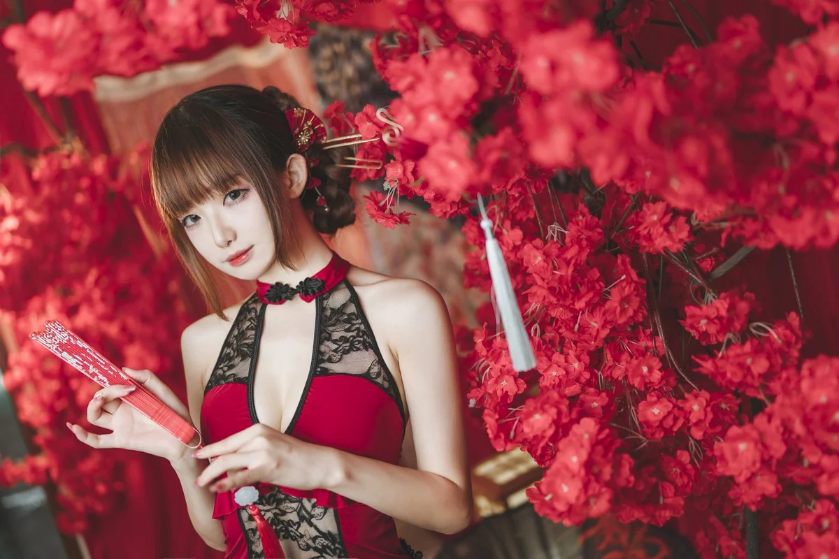 动漫博主封疆疆v韶华旗袍疆主题性感红色旗袍服配黑丝吊袜秀曼妙身姿诱惑写真37P