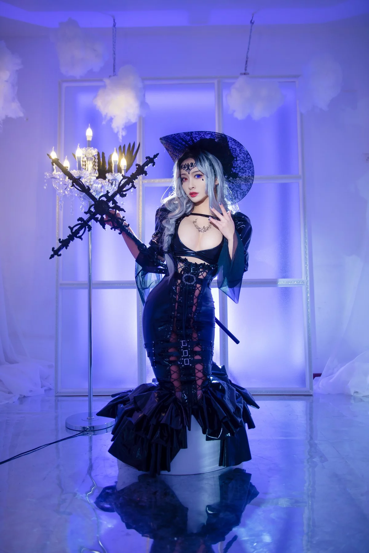 动漫博主洛璃LoLiSAMA魔女莉莉丝主题性感黑色皮质连衣长裙秀完美身材诱惑写真74P