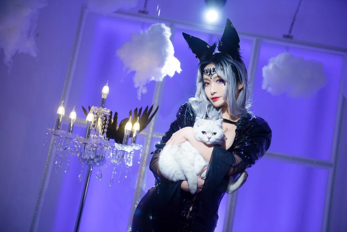 动漫博主洛璃LoLiSAMA魔女莉莉丝主题性感黑色皮质连衣长裙秀完美身材诱惑写真74P