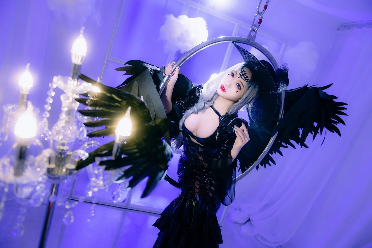 动漫博主洛璃LoLiSAMA魔女莉莉丝主题性感黑色皮质连衣长裙秀完美身材诱惑写真74P
