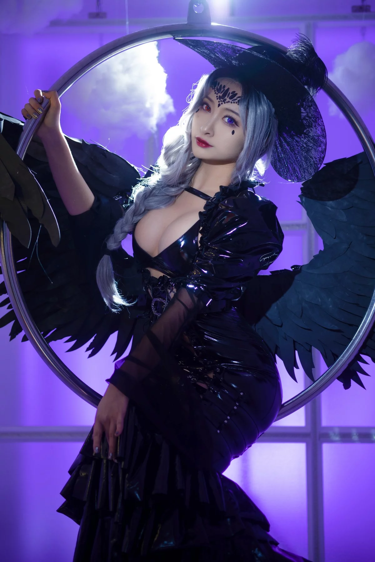 动漫博主洛璃LoLiSAMA魔女莉莉丝主题性感黑色皮质连衣长裙秀完美身材诱惑写真74P