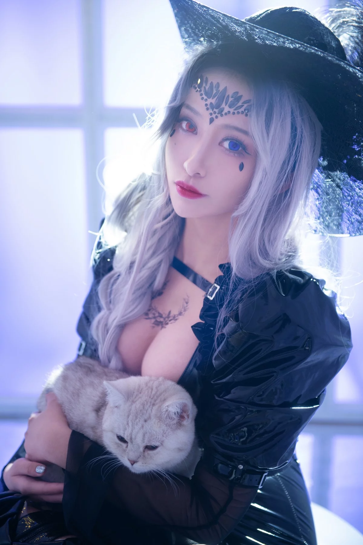 动漫博主洛璃LoLiSAMA魔女莉莉丝主题性感黑色皮质连衣长裙秀完美身材诱惑写真74P