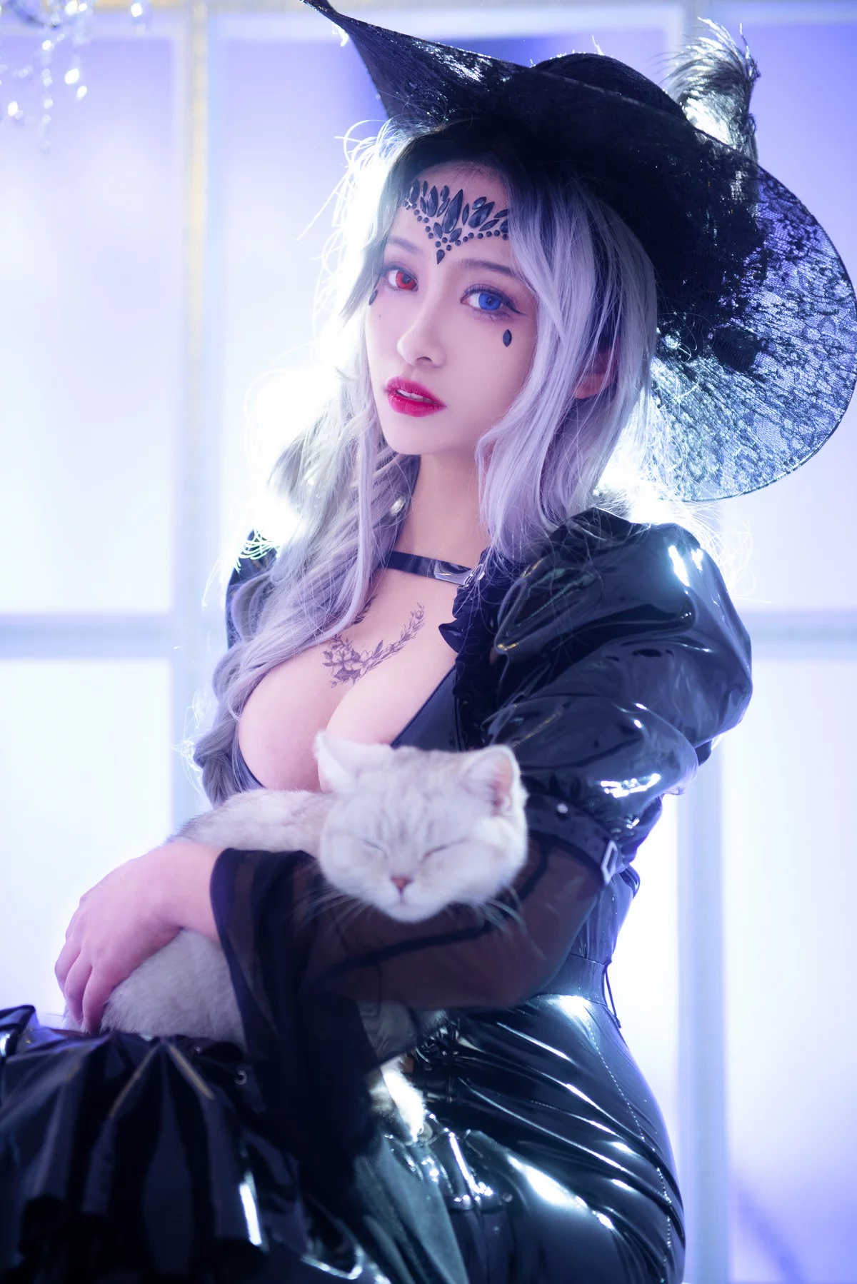 动漫博主洛璃LoLiSAMA魔女莉莉丝主题性感黑色皮质连衣长裙秀完美身材诱惑写真74P