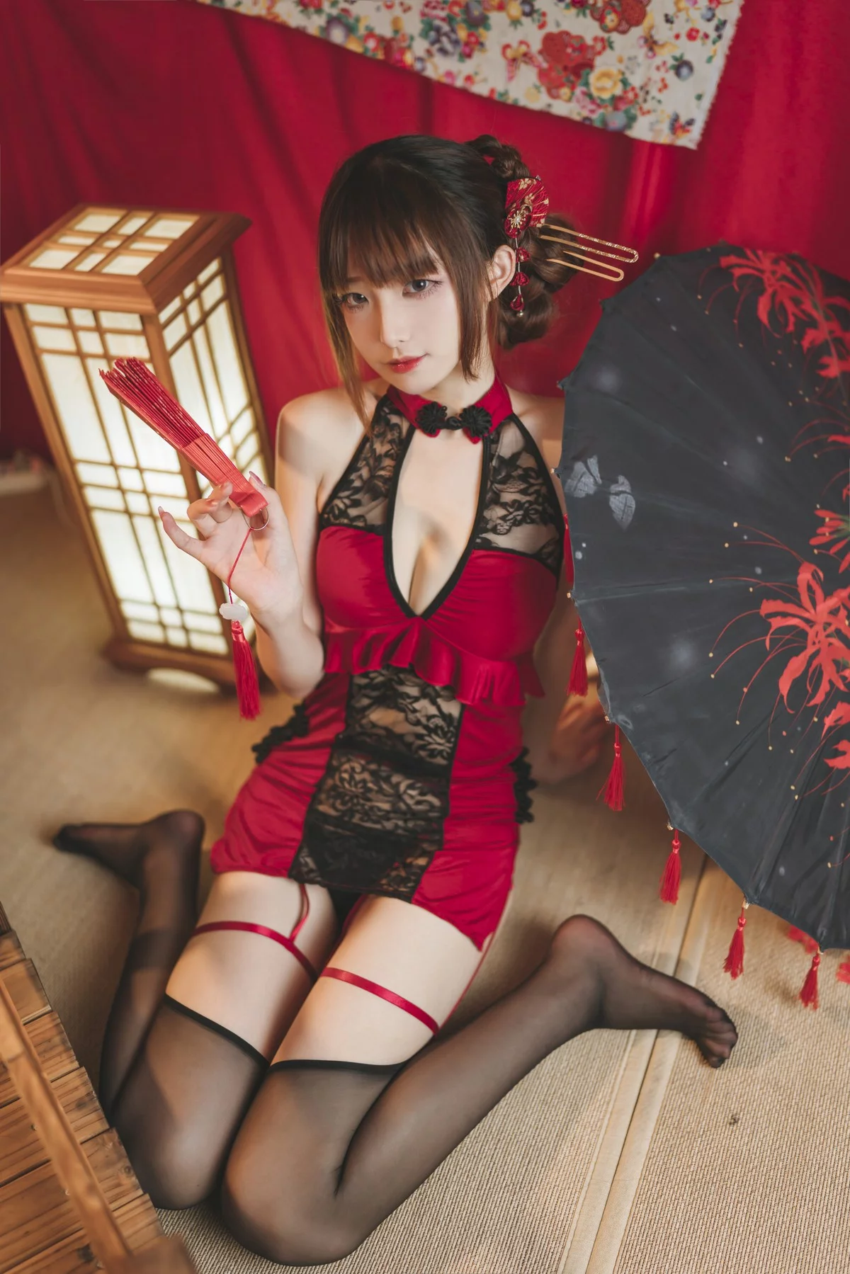 动漫博主封疆疆v韶华旗袍疆主题性感红色旗袍服配黑丝吊袜秀曼妙身姿诱惑写真37P