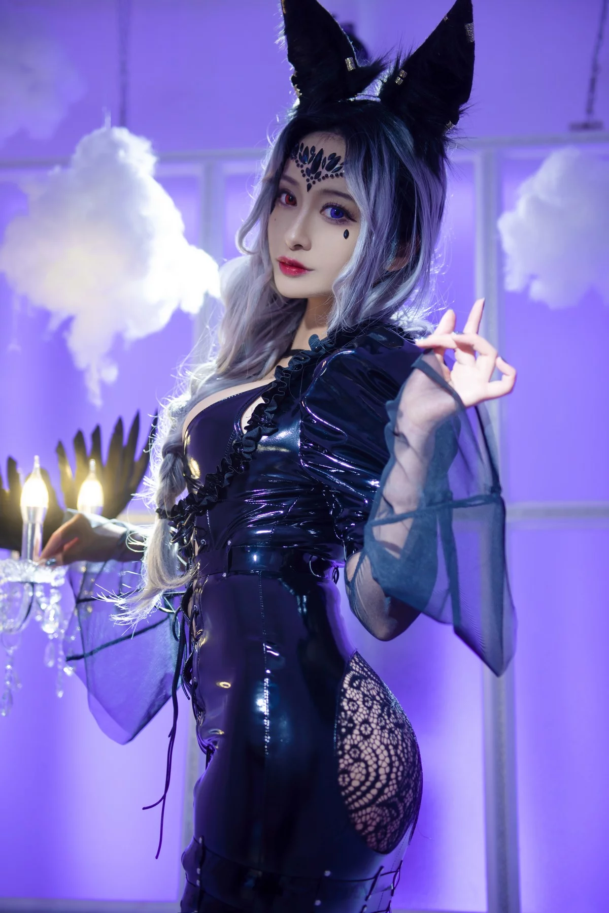 动漫博主洛璃LoLiSAMA魔女莉莉丝主题性感黑色皮质连衣长裙秀完美身材诱惑写真74P
