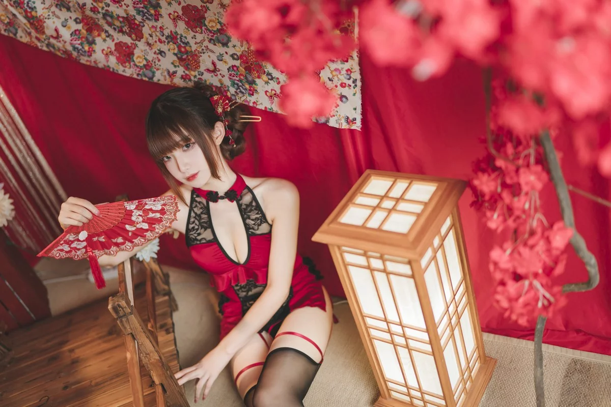 动漫博主封疆疆v韶华旗袍疆主题性感红色旗袍服配黑丝吊袜秀曼妙身姿诱惑写真37P