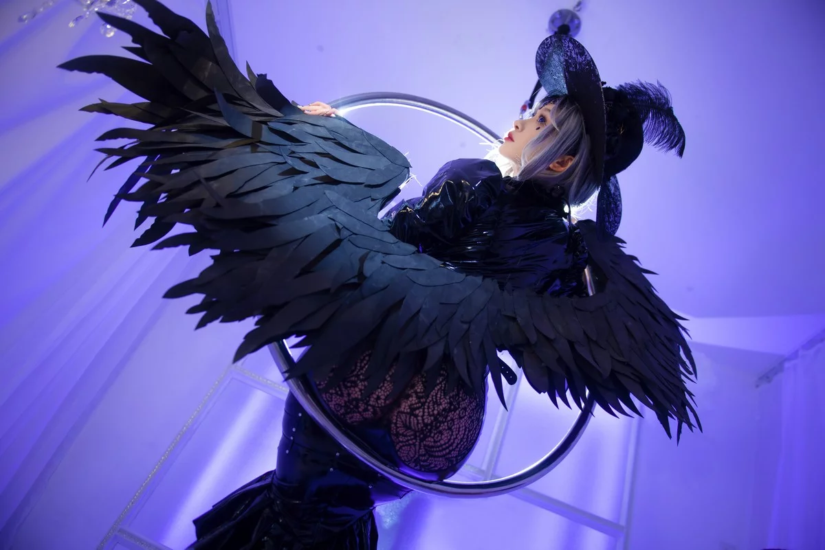 动漫博主洛璃LoLiSAMA魔女莉莉丝主题性感黑色皮质连衣长裙秀完美身材诱惑写真74P