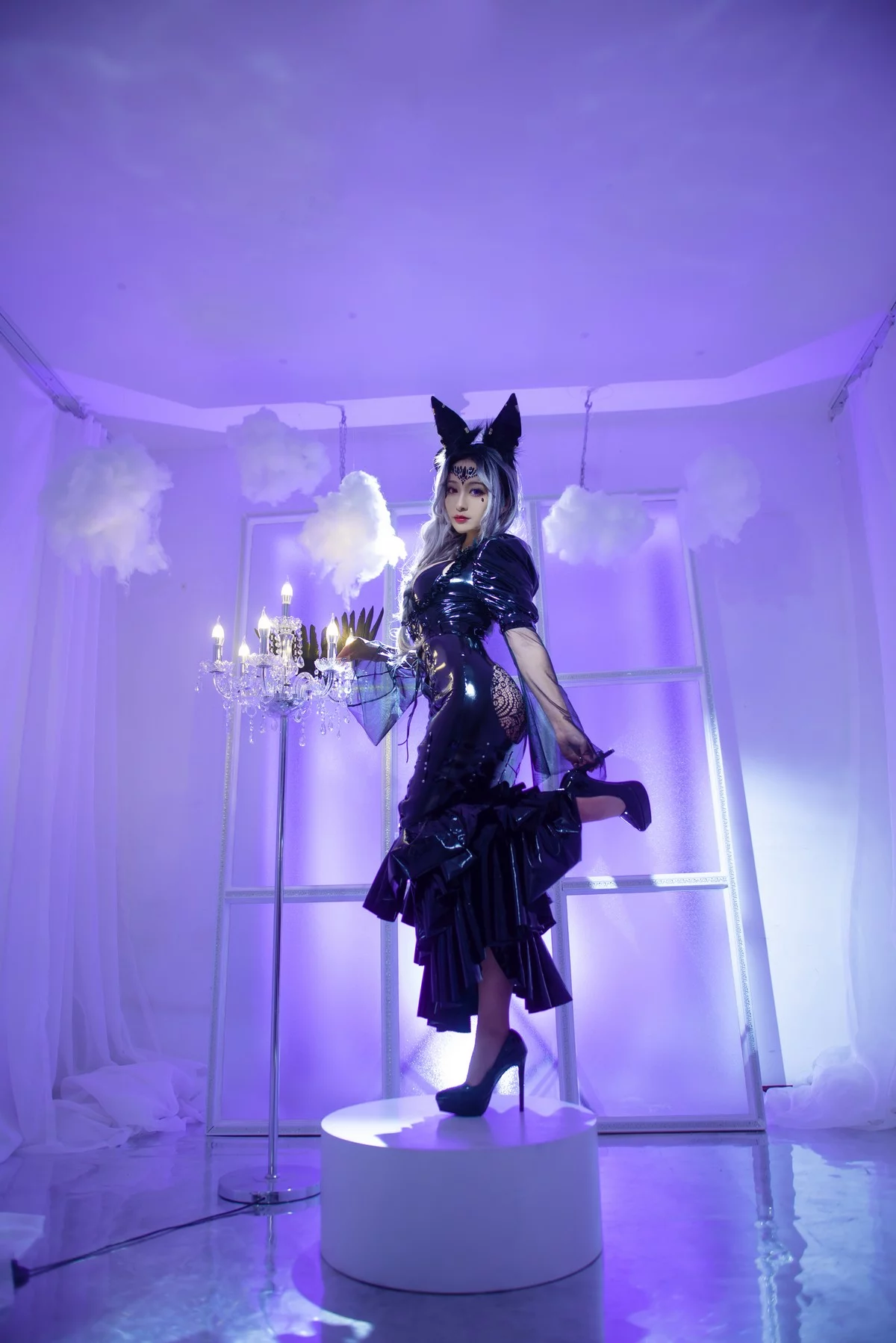 动漫博主洛璃LoLiSAMA魔女莉莉丝主题性感黑色皮质连衣长裙秀完美身材诱惑写真74P