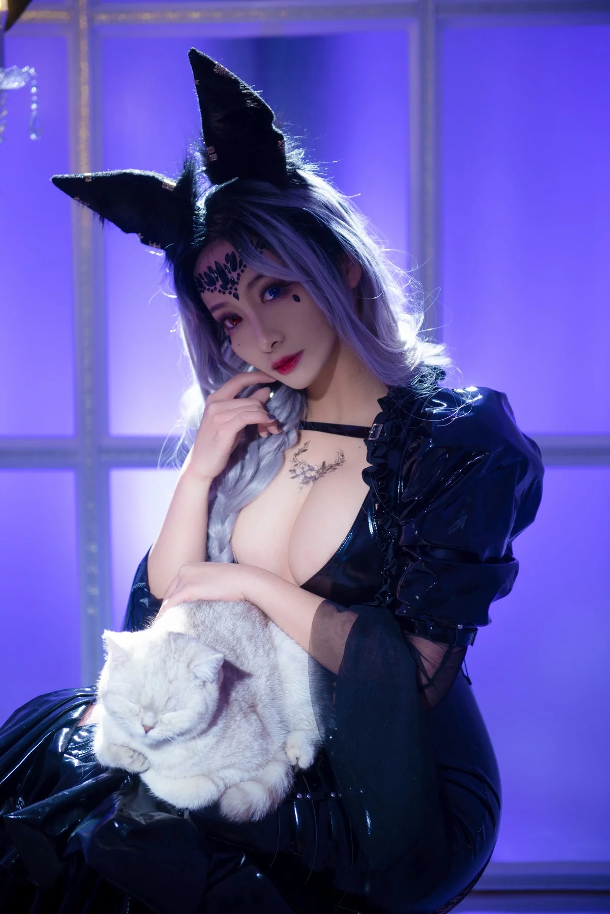 动漫博主洛璃LoLiSAMA魔女莉莉丝主题性感黑色皮质连衣长裙秀完美身材诱惑写真74P
