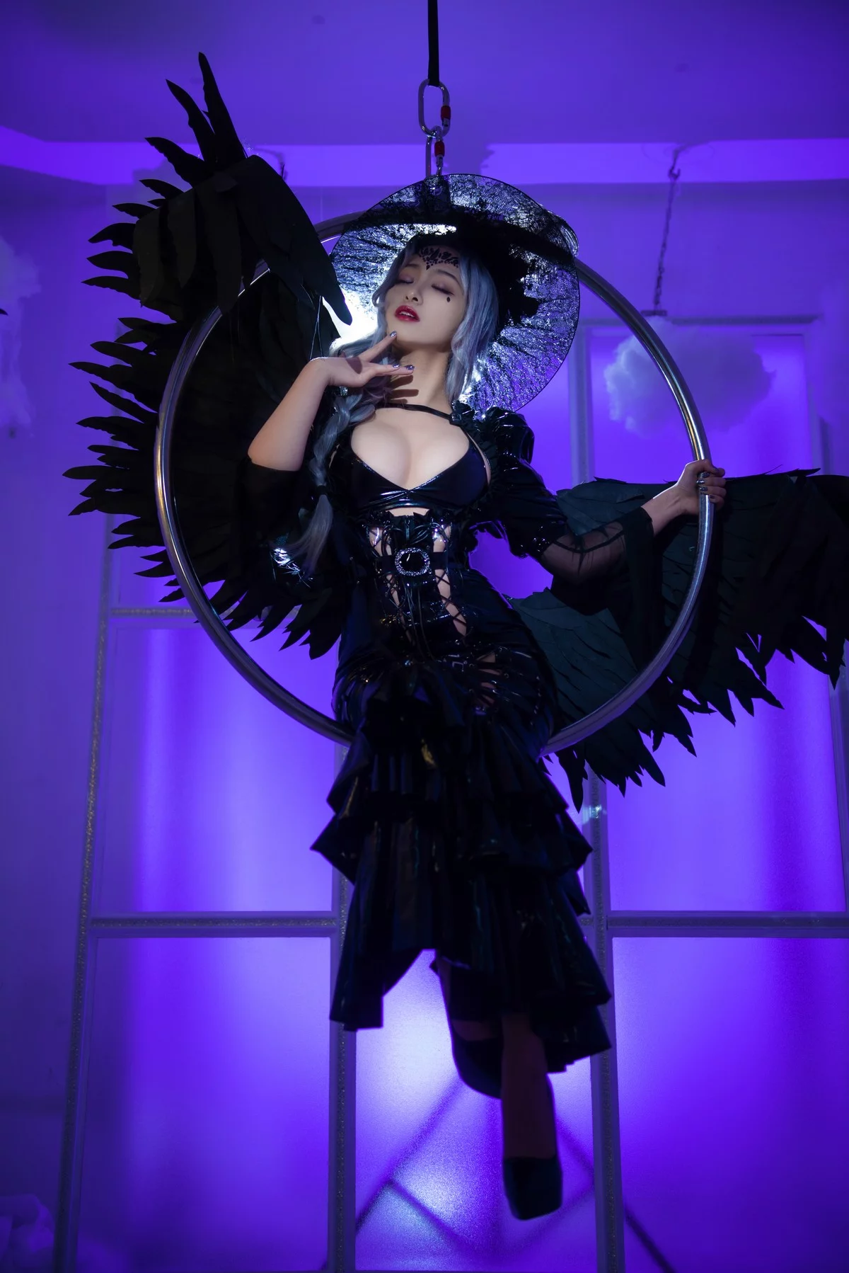动漫博主洛璃LoLiSAMA魔女莉莉丝主题性感黑色皮质连衣长裙秀完美身材诱惑写真74P