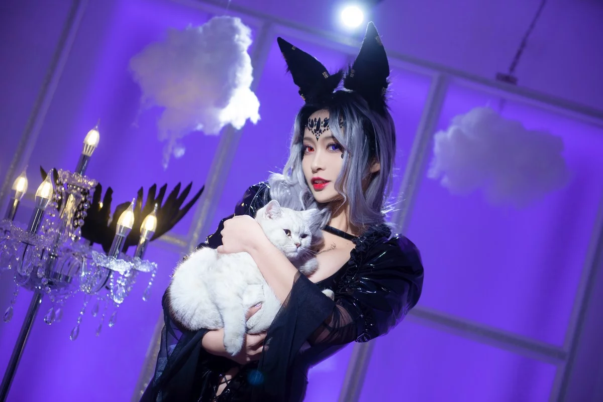 动漫博主洛璃LoLiSAMA魔女莉莉丝主题性感黑色皮质连衣长裙秀完美身材诱惑写真74P