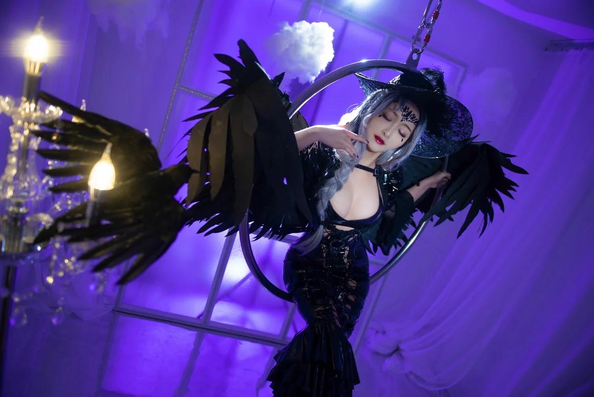 动漫博主洛璃LoLiSAMA魔女莉莉丝主题性感黑色皮质连衣长裙秀完美身材诱惑写真74P