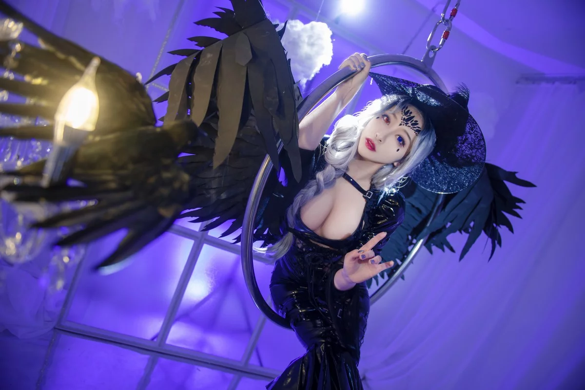 动漫博主洛璃LoLiSAMA魔女莉莉丝主题性感黑色皮质连衣长裙秀完美身材诱惑写真74P