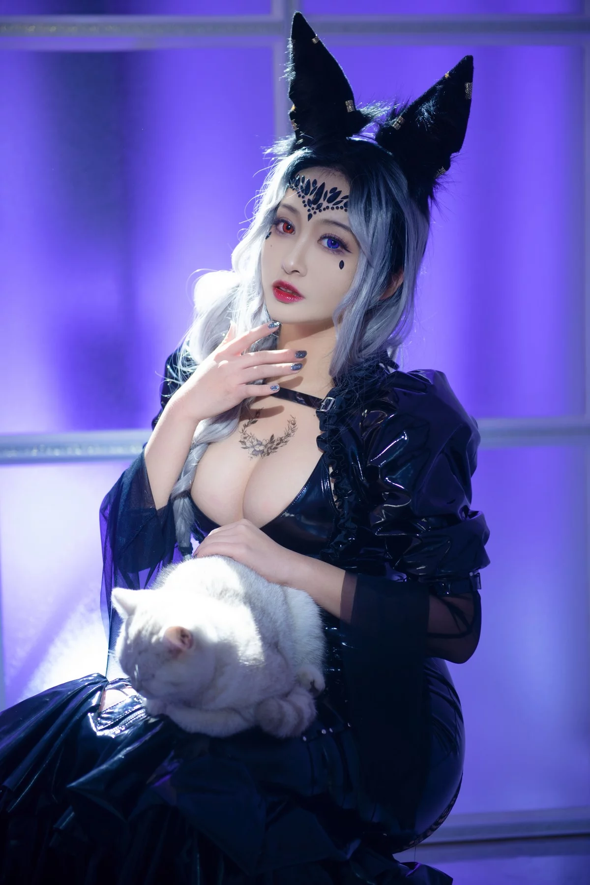 动漫博主洛璃LoLiSAMA魔女莉莉丝主题性感黑色皮质连衣长裙秀完美身材诱惑写真74P