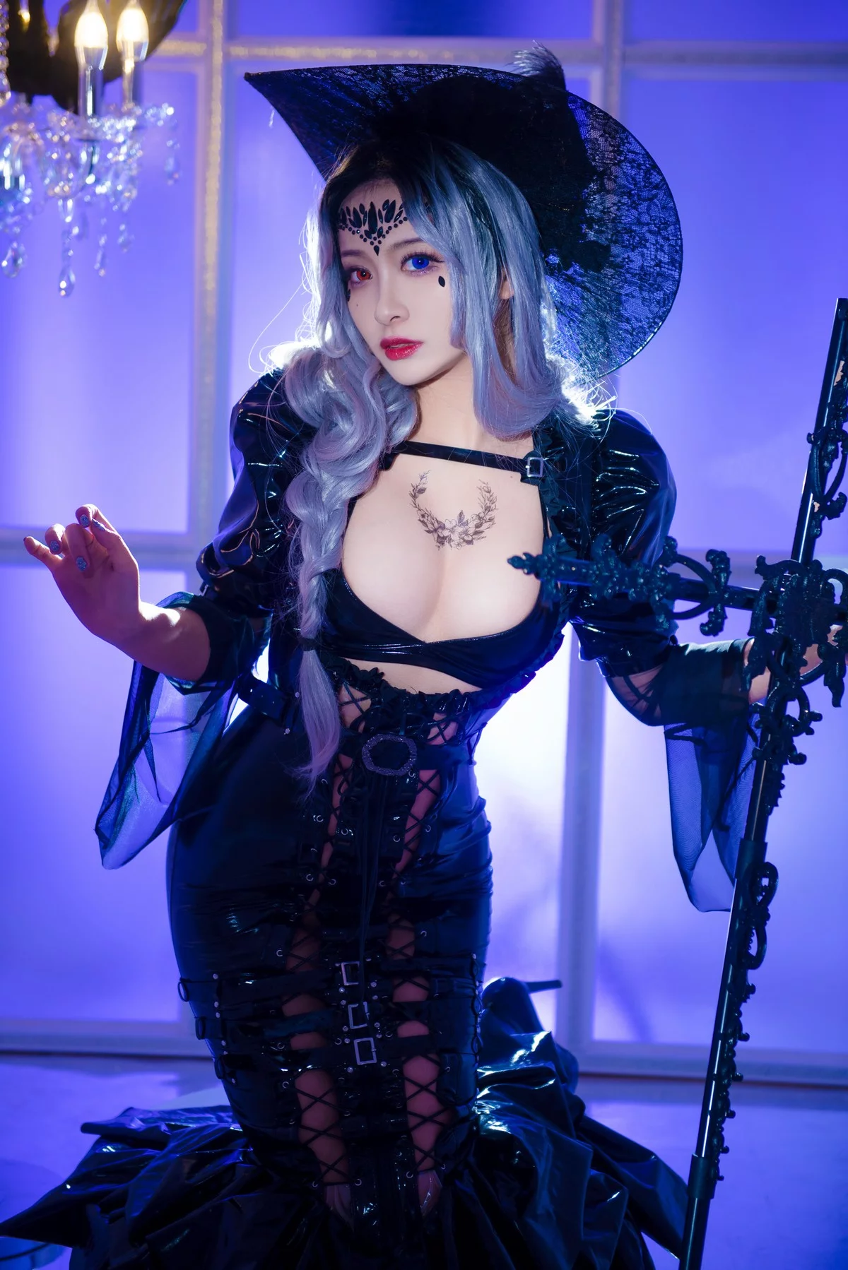 动漫博主洛璃LoLiSAMA魔女莉莉丝主题性感黑色皮质连衣长裙秀完美身材诱惑写真74P