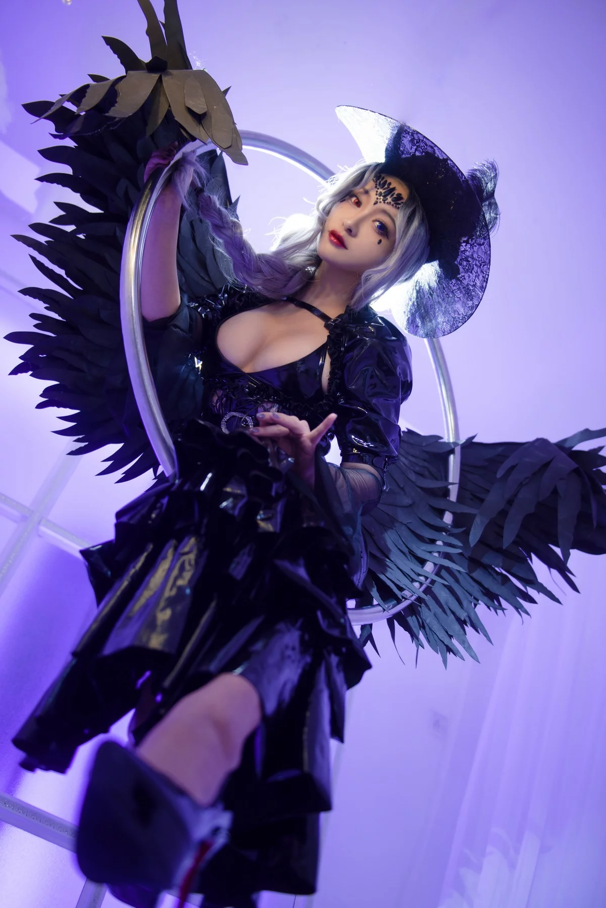 动漫博主洛璃LoLiSAMA魔女莉莉丝主题性感黑色皮质连衣长裙秀完美身材诱惑写真74P