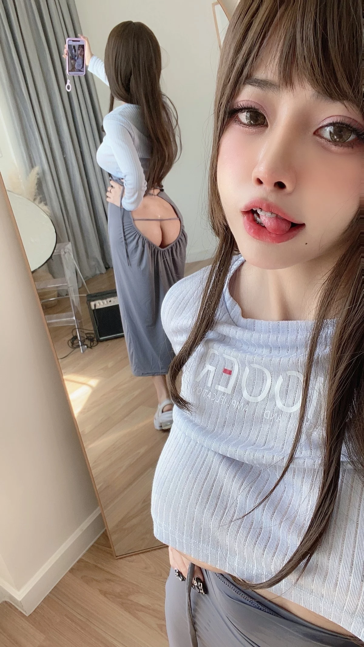 日本性感萝莉Byoru吉他妹妹主题灰色针织上衣半撩真空露傲人豪乳遮点诱惑写真55P