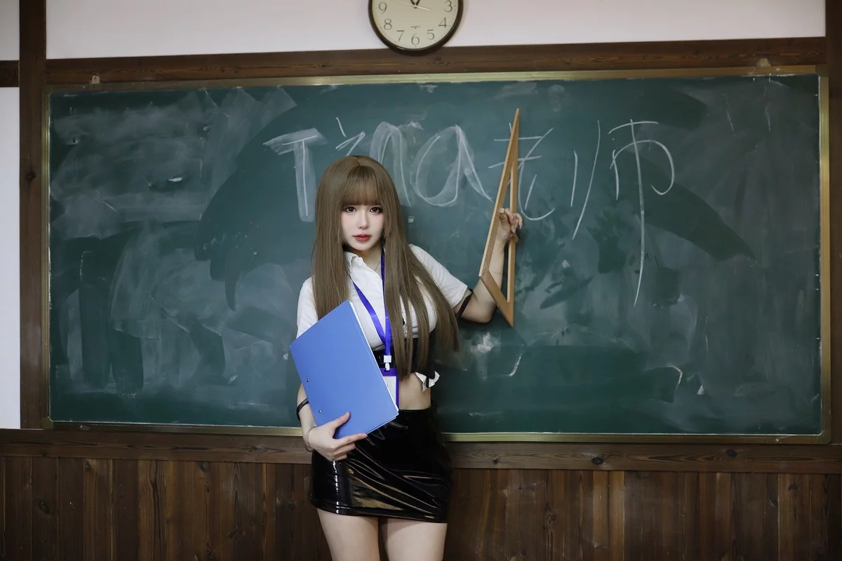 动漫博主Tina很妖孽呀老师与学生主题角色扮演性感服饰秀完美身材诱惑写真95P