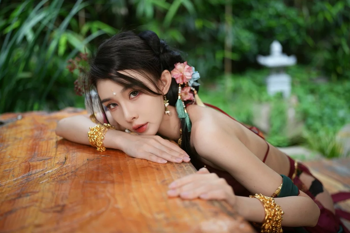 人气主播余多多Dudu妲己的古风诱惑力主题性感红色薄纱服饰秀完美身材诱惑写真27P