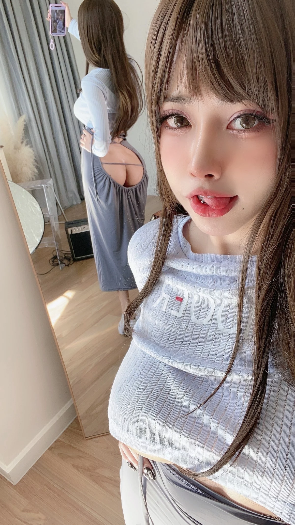 日本性感萝莉Byoru吉他妹妹主题灰色针织上衣半撩真空露傲人豪乳遮点诱惑写真55P