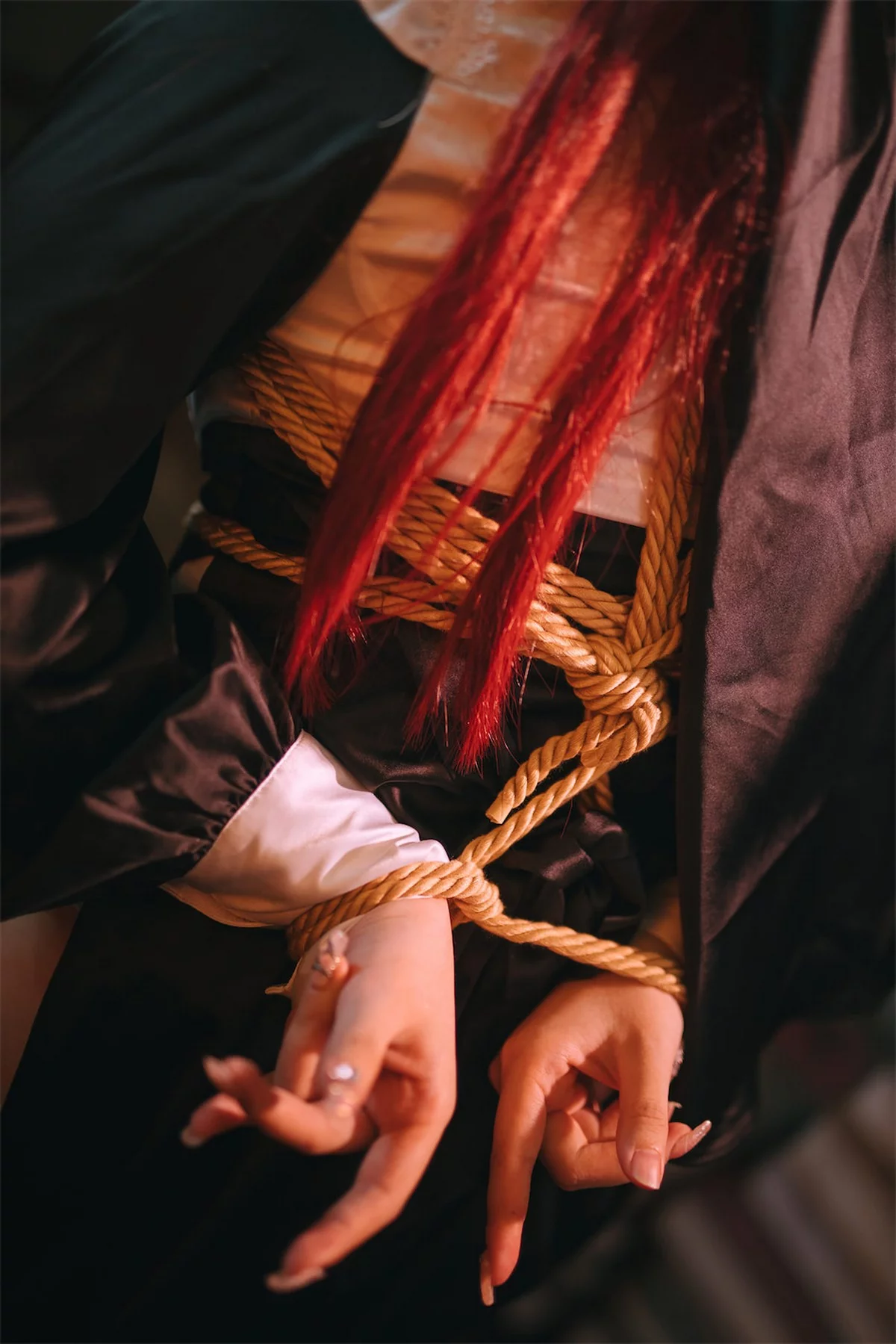 动漫博主恩田直幸修女主题性感修女服饰配黑丝袜情趣捆绑秀完美身材诱惑写真61P