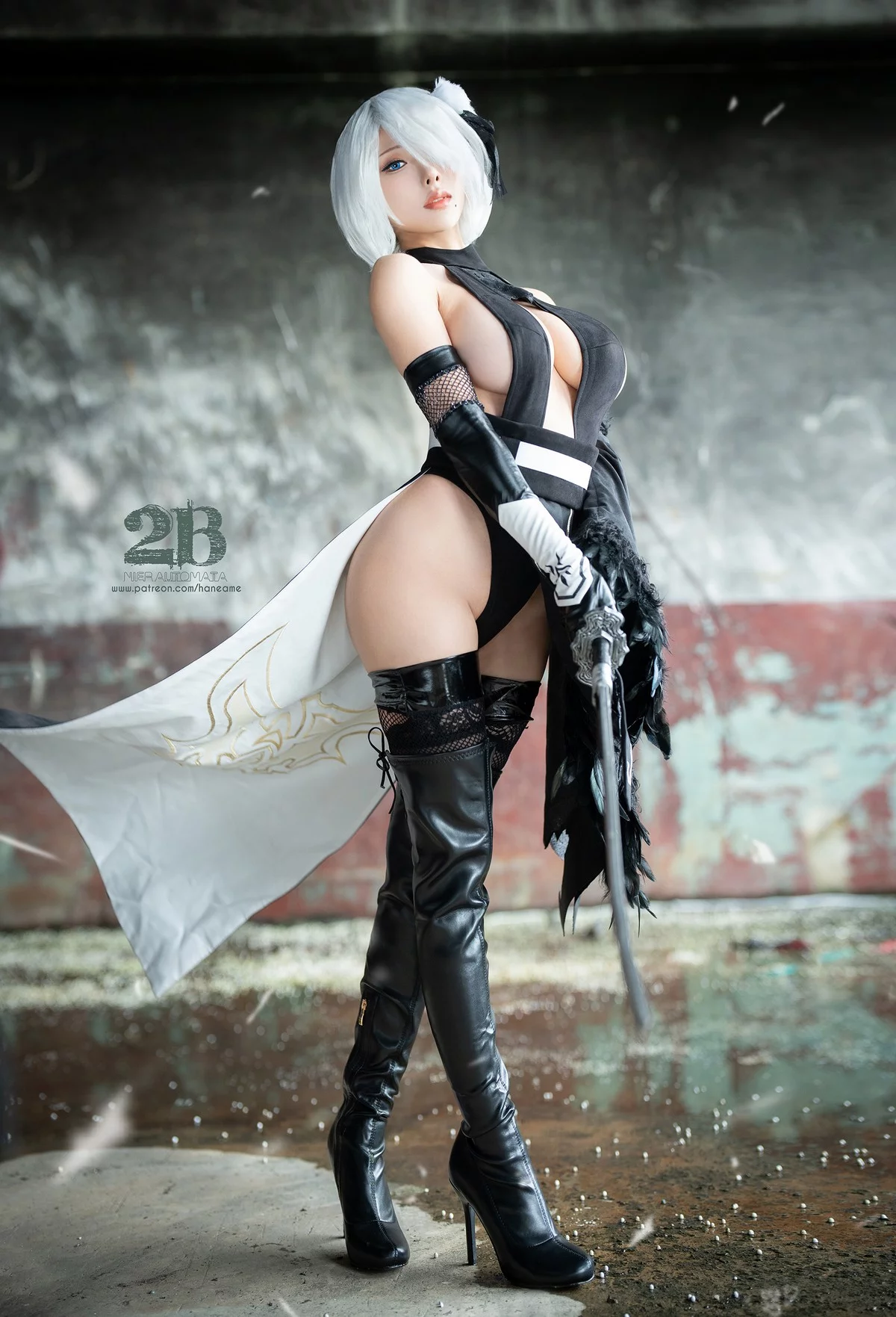 Coser美女雨波_HaneAme-2B新写真主题性感情趣服饰露油亮肌肤惹火诱惑写真92P