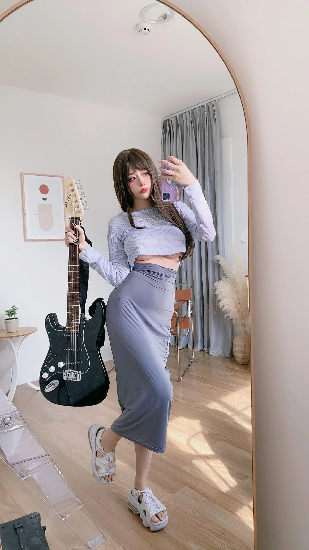 日本性感萝莉Byoru吉他妹妹主题灰色针织上衣半撩真空露傲人豪乳遮点诱惑写真55P