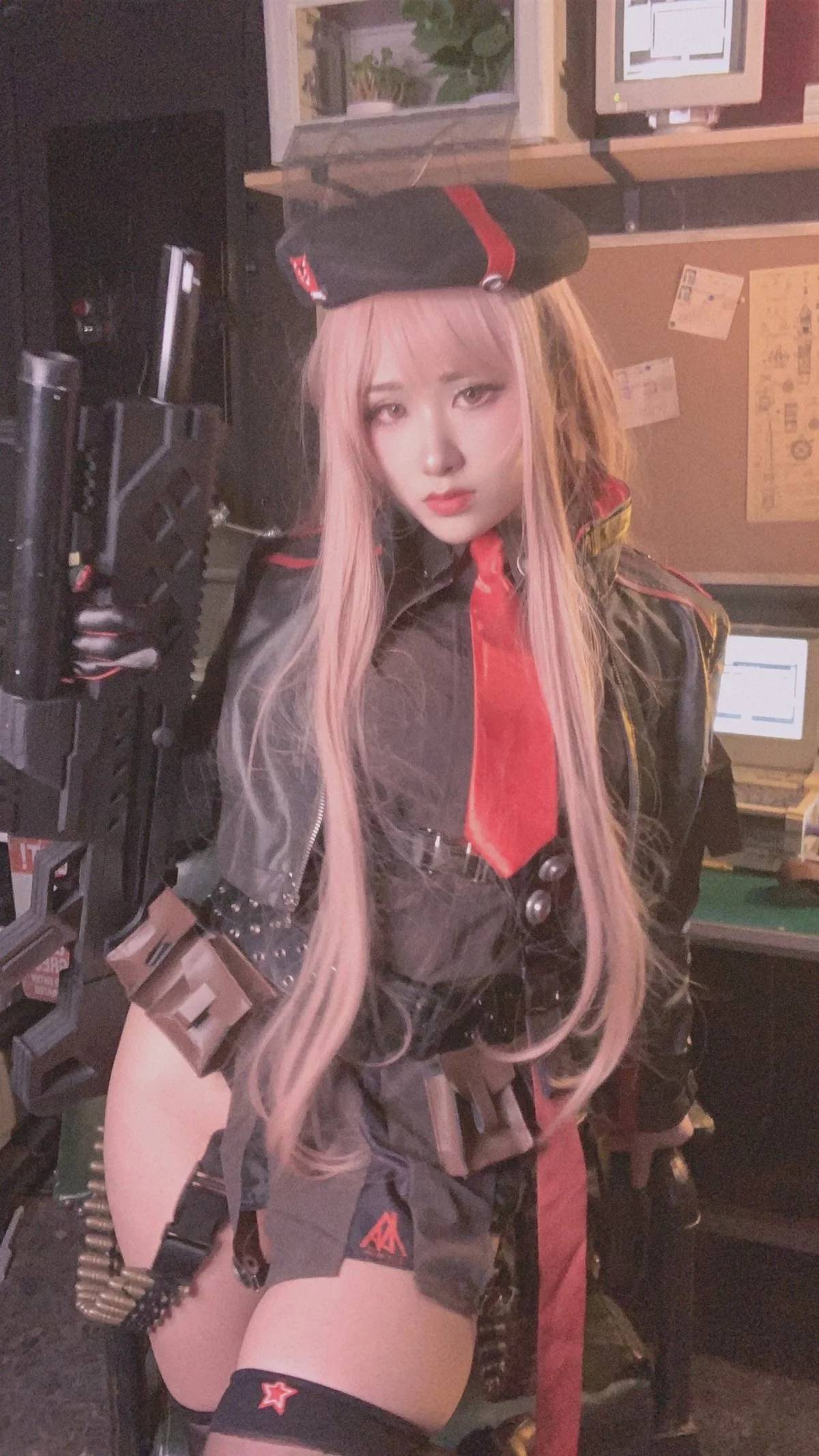 网络美女柘烟_Zuken妮姬胜利女神主题性感黑色服饰配黑丝袜秀翘臀美腿诱惑写真48P