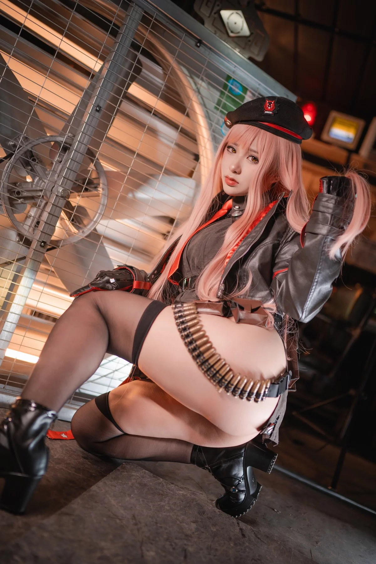 网络美女柘烟_Zuken妮姬胜利女神主题性感黑色服饰配黑丝袜秀翘臀美腿诱惑写真48P