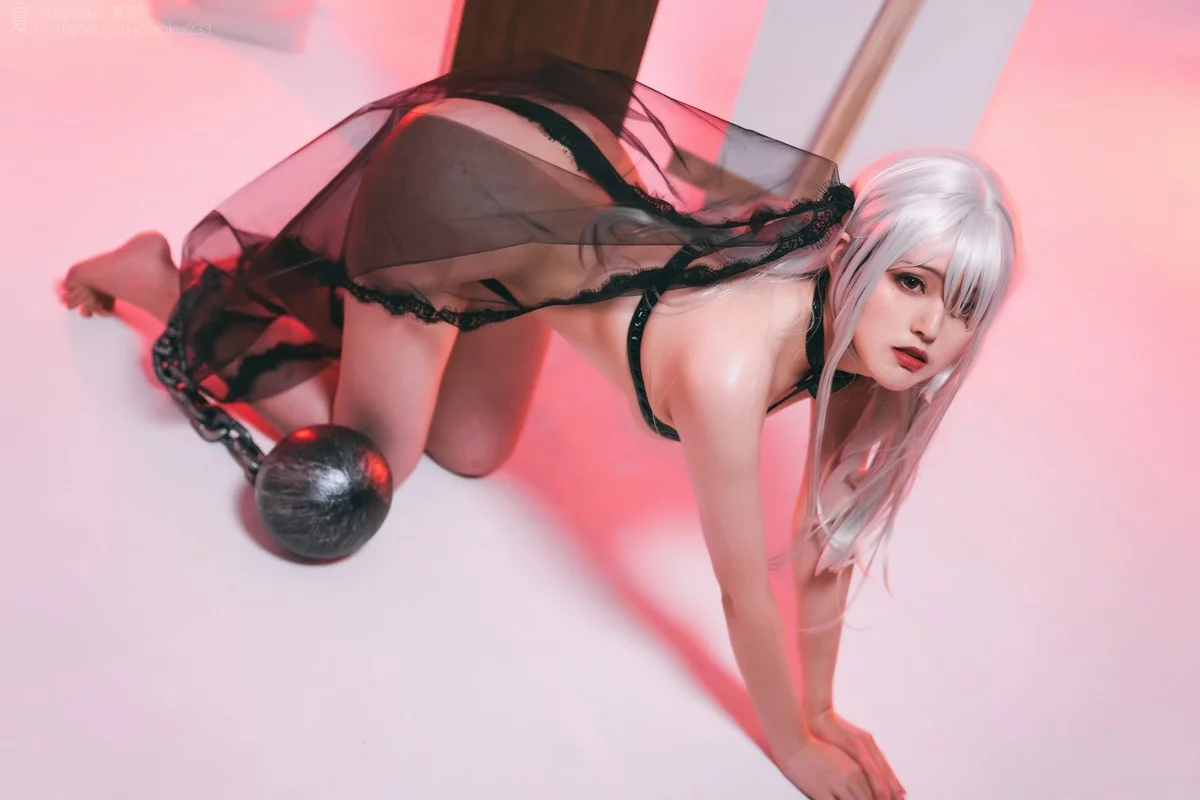 网络美女Natsuko夏夏子反差修女主题私房黑色情趣修女服饰露豪乳遮点诱惑写真40P