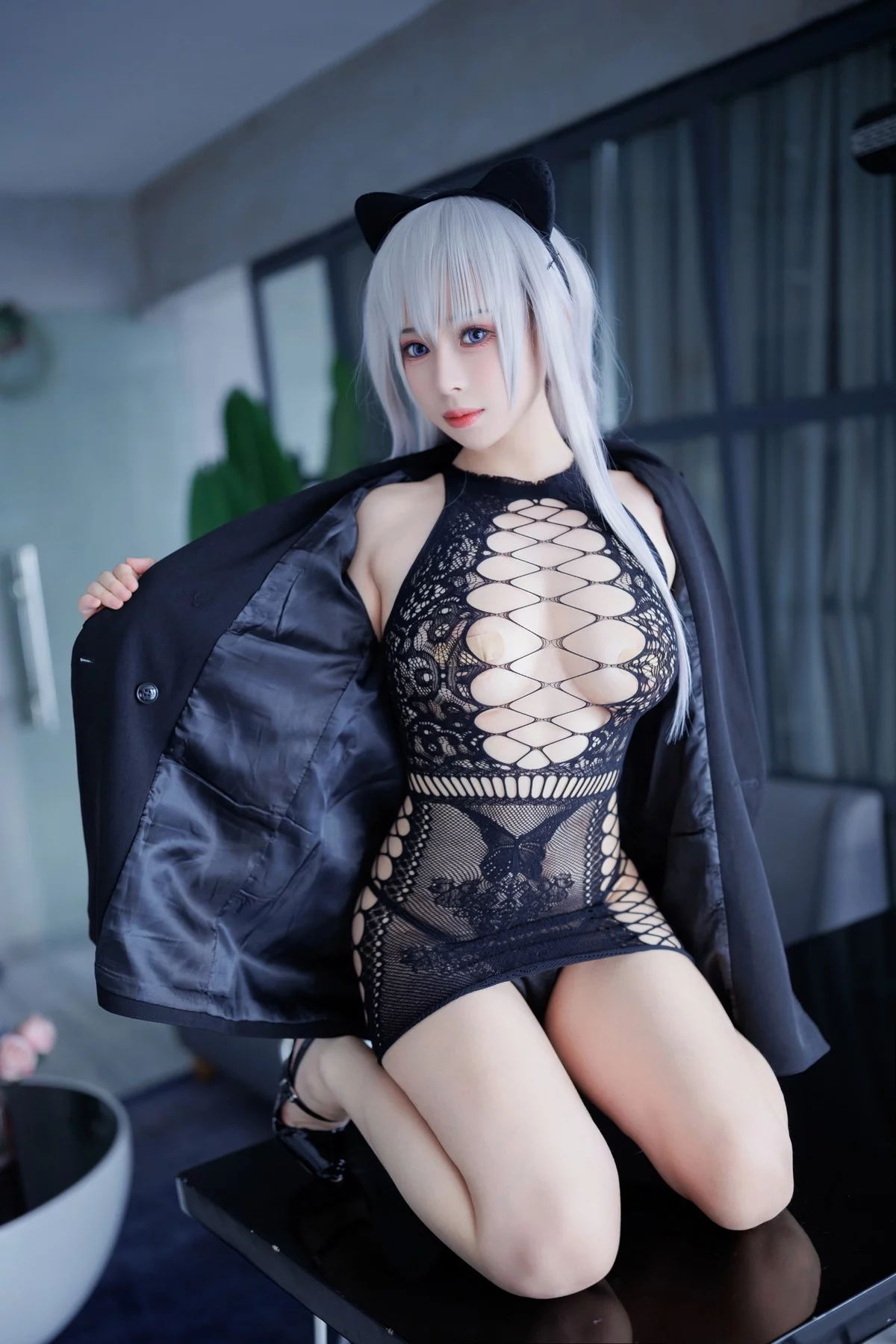 网络美女胡桃猫Kurumineko魅惑猫娘主题黑色缕空情趣服饰露豪乳遮点诱惑写真79P