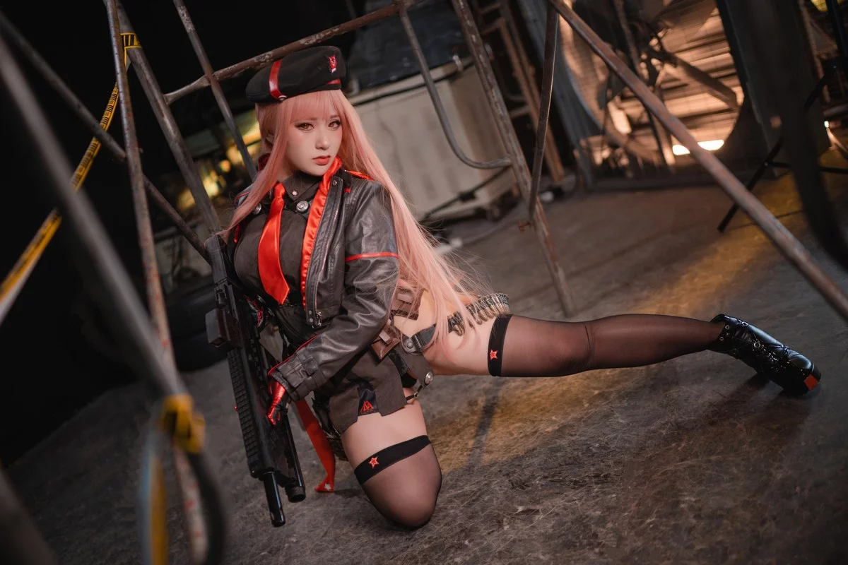 网络美女柘烟_Zuken妮姬胜利女神主题性感黑色服饰配黑丝袜秀翘臀美腿诱惑写真48P
