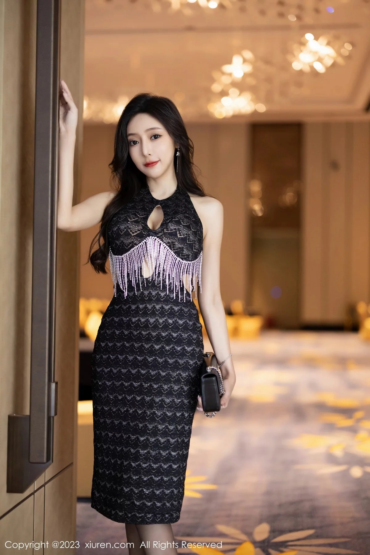 XiuRen第6772期_女神王馨瑶yanni私房性感黑色内衣配黑色蕾丝吊袜极致魅惑写真87P