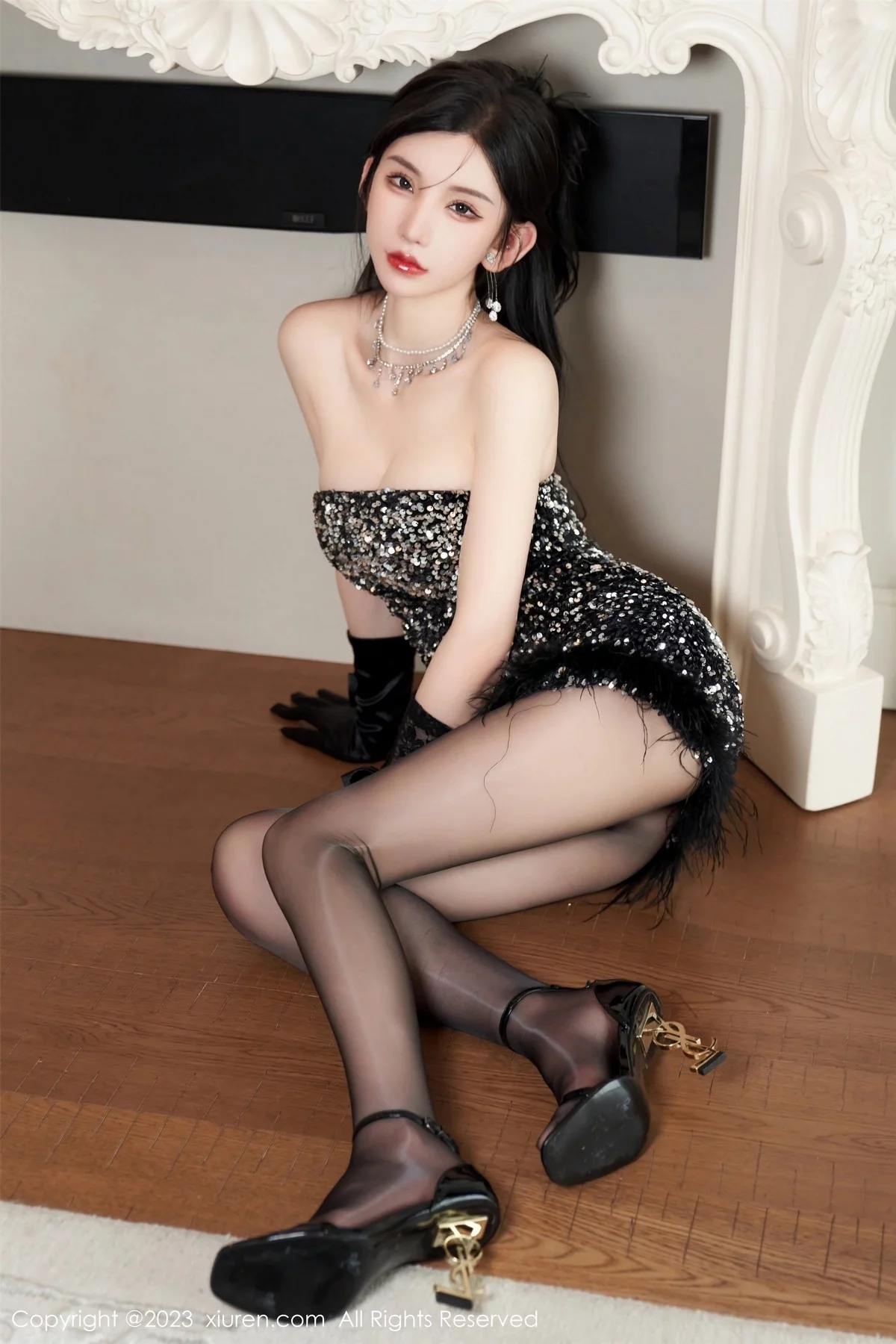 XiuRen第6771期_女神周于希Sally性感黑色低胸短裙配超薄油亮黑丝惹火诱惑写真87P