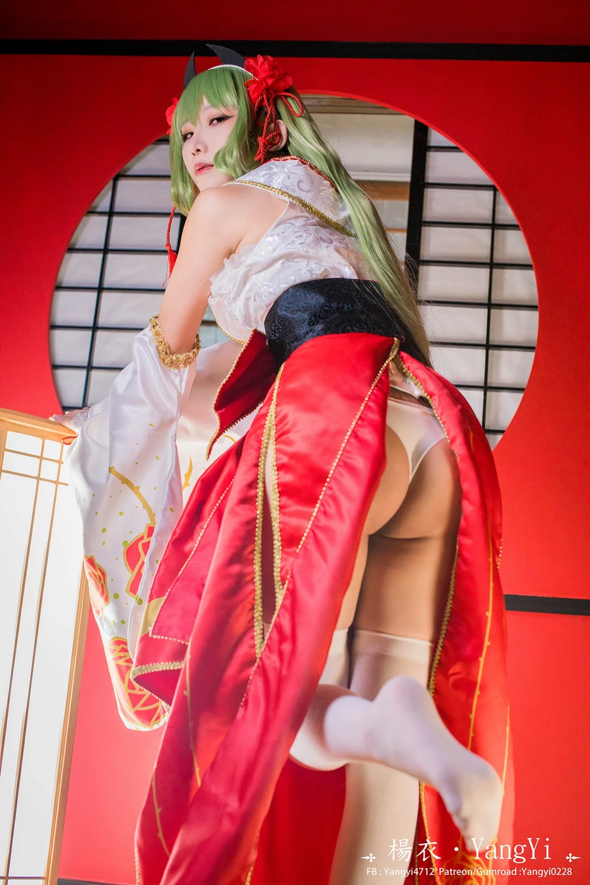 Coser美女yangyi杨衣Cos图片合集主题私房性感Cos服饰系列秀完美身材诱惑写真203P