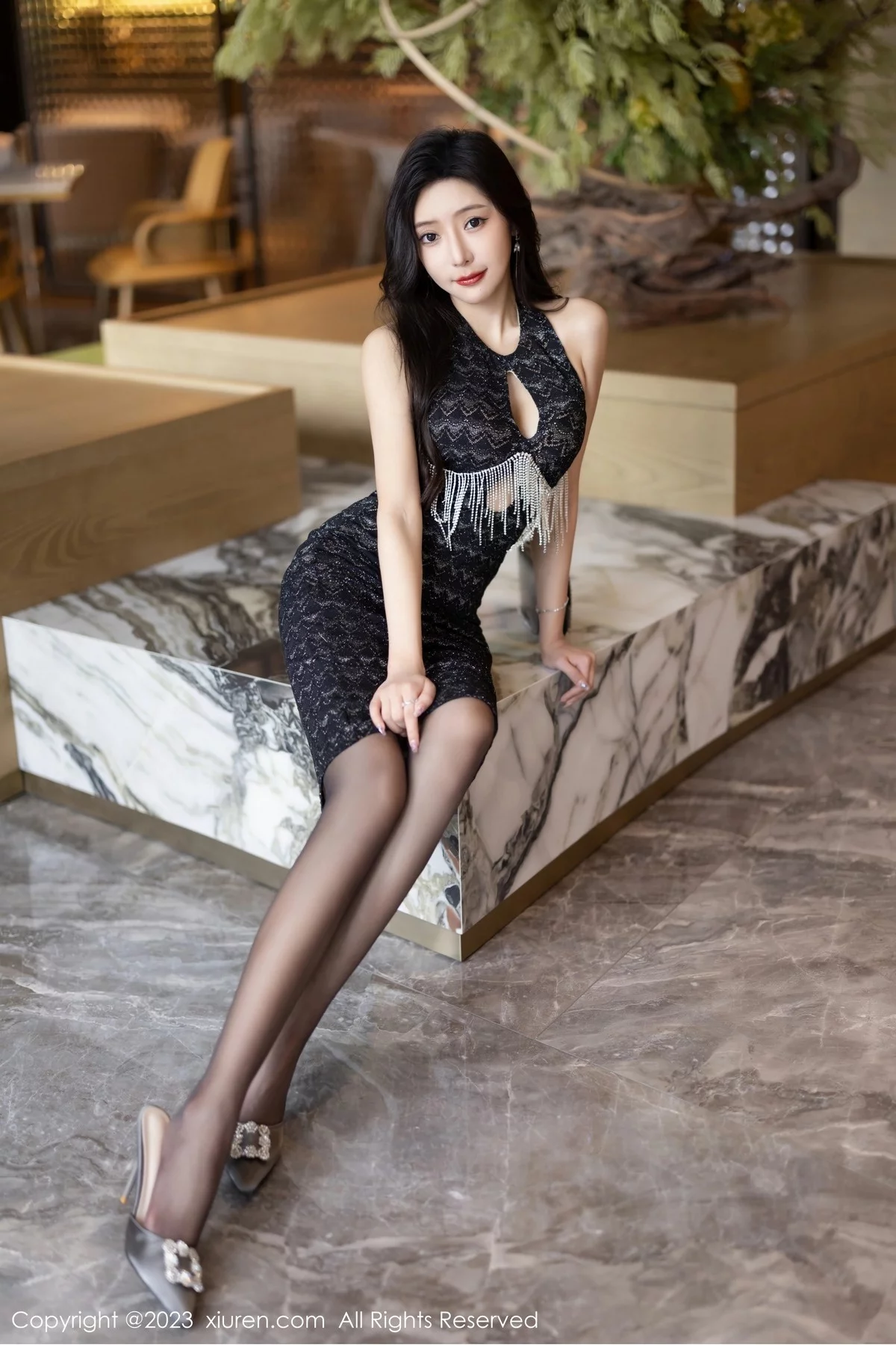 XiuRen第6772期_女神王馨瑶yanni私房性感黑色内衣配黑色蕾丝吊袜极致魅惑写真87P