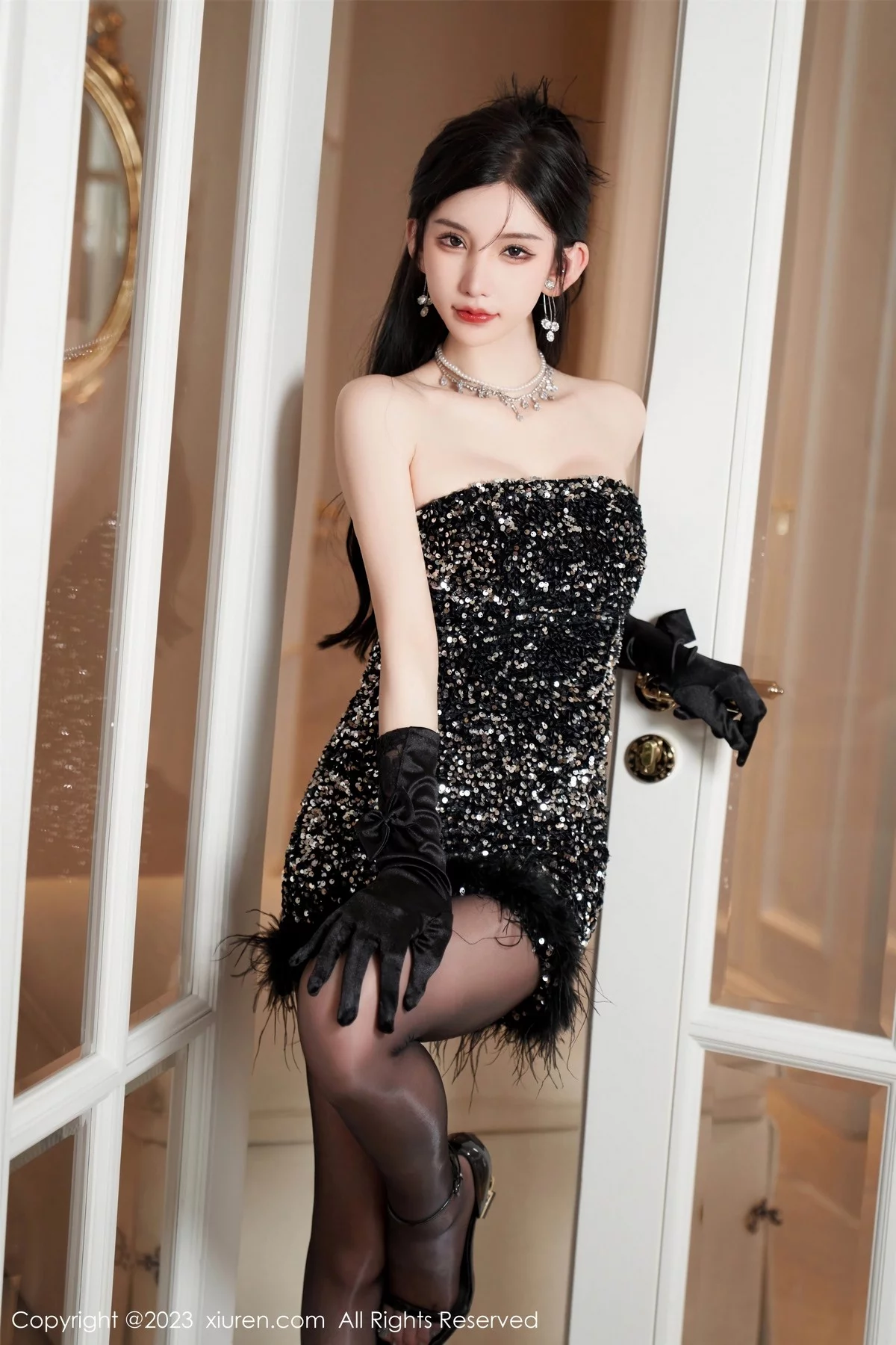 XiuRen第6771期_女神周于希Sally性感黑色低胸短裙配超薄油亮黑丝惹火诱惑写真87P