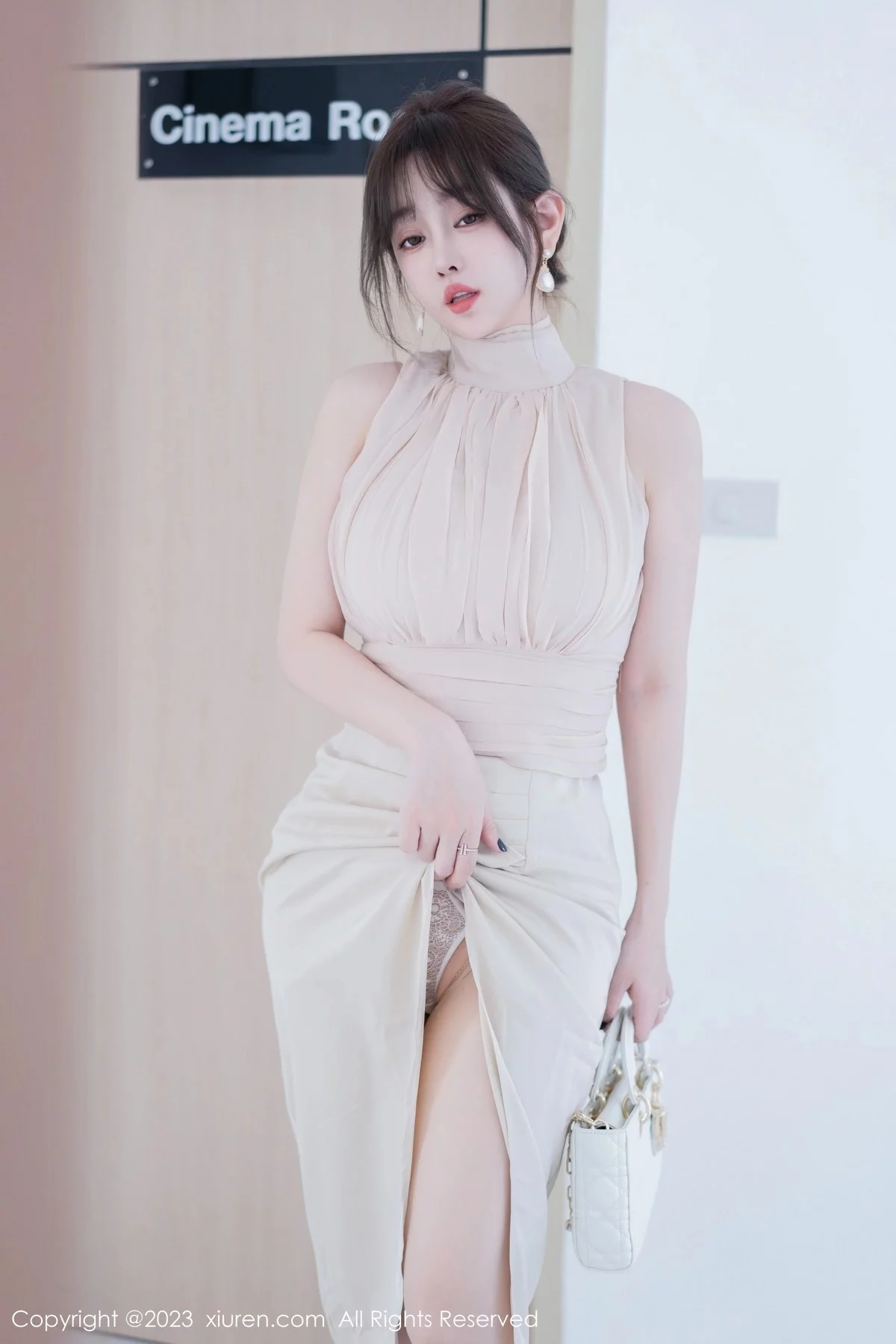 XiuRen第6768期_女神王雨纯脱浅色连衣长裙露浅色内衣配开档肉丝完美诱惑写真74P