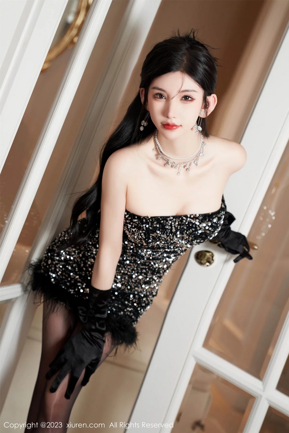 XiuRen第6771期_女神周于希Sally性感黑色低胸短裙配超薄油亮黑丝惹火诱惑写真87P