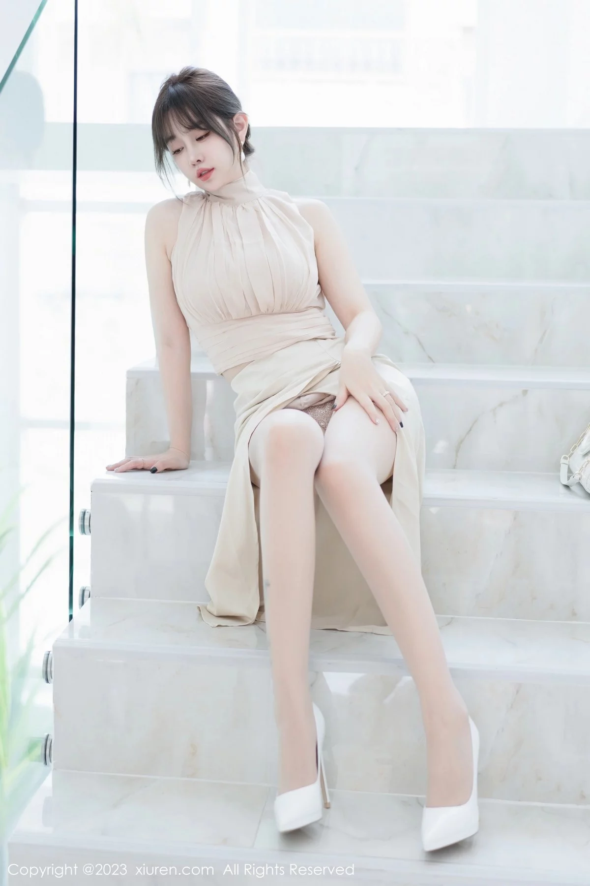 XiuRen第6768期_女神王雨纯脱浅色连衣长裙露浅色内衣配开档肉丝完美诱惑写真74P