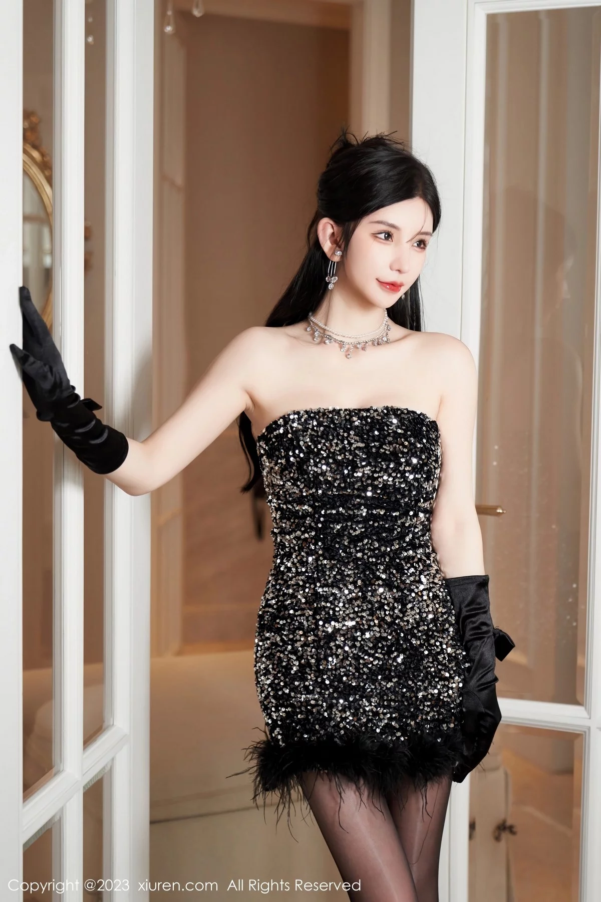 XiuRen第6771期_女神周于希Sally性感黑色低胸短裙配超薄油亮黑丝惹火诱惑写真87P
