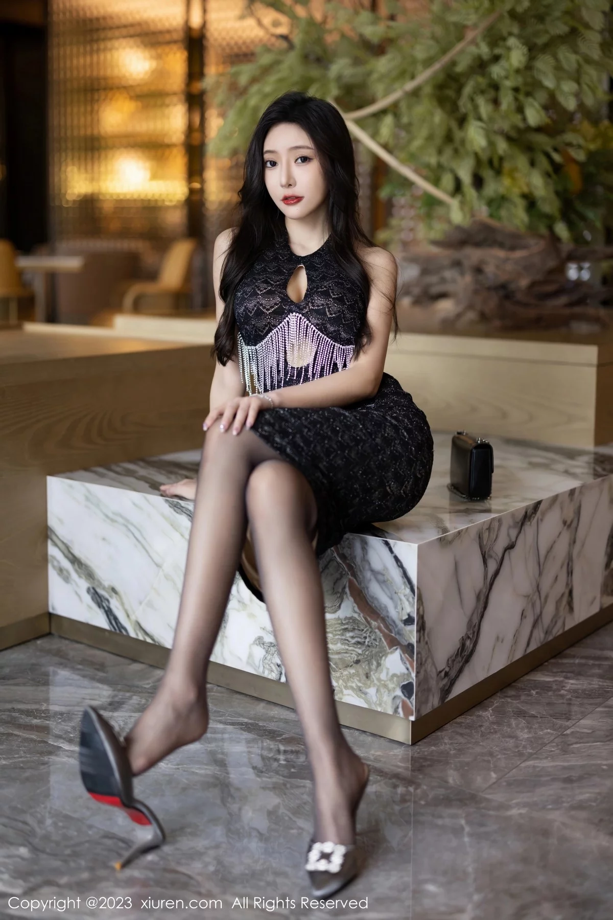 XiuRen第6772期_女神王馨瑶yanni私房性感黑色内衣配黑色蕾丝吊袜极致魅惑写真87P